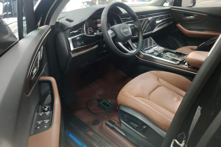 Used Audi Q7 2021 45 TFSI quattro S line Sport model Driver Seat