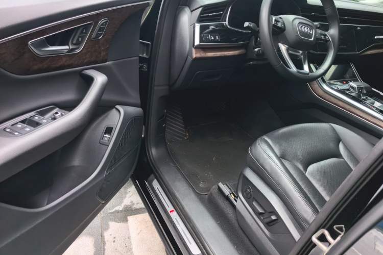 Used Audi Q7 2021 55 TFSI quattro S line Sport model Driver Seat