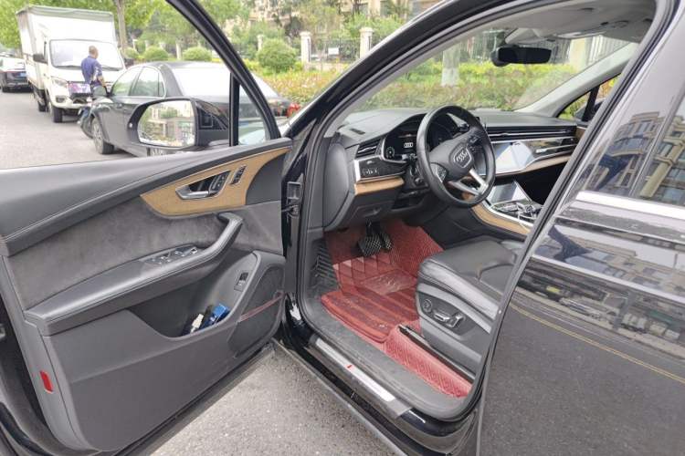 Used Audi Q7 2021 55 TFSI quattro S line Prestige Edition Driver Seat