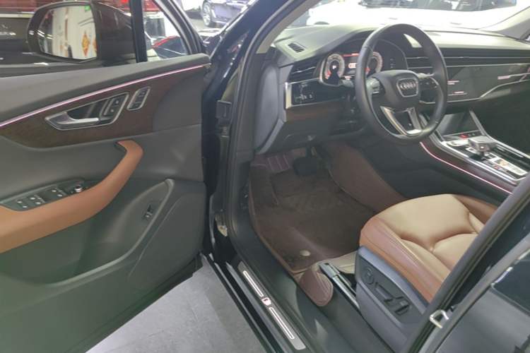 Used Audi Q7 2021 55 TFSI quattro S line Sport model Driver Seat