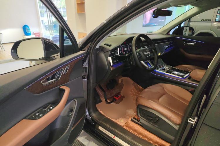 Used Audi Q7 2021 55 TFSI quattro S line Sport model Driver Seat