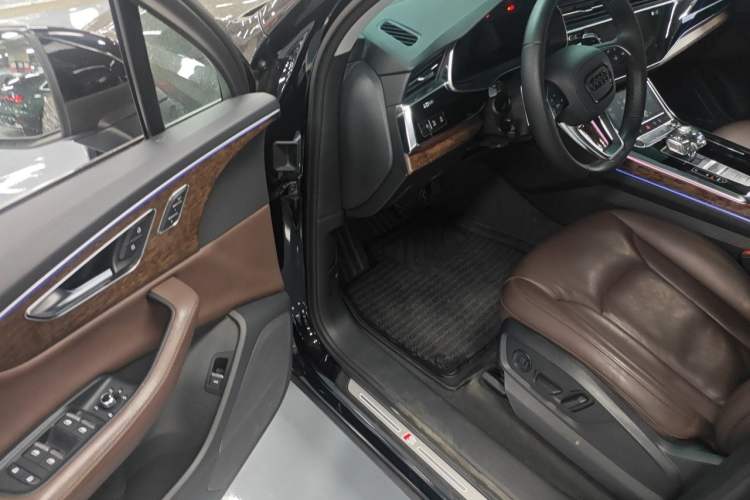 Used Audi Q7 2021 55 TFSI quattro S line Sport model Driver Seat