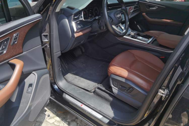 Used Audi Q7 2021 55 TFSI quattro S line Sport model Driver Seat