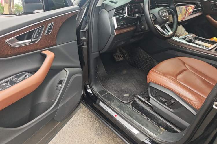 Used Audi Q7 2021 55 TFSI quattro S line Sport model Driver Seat