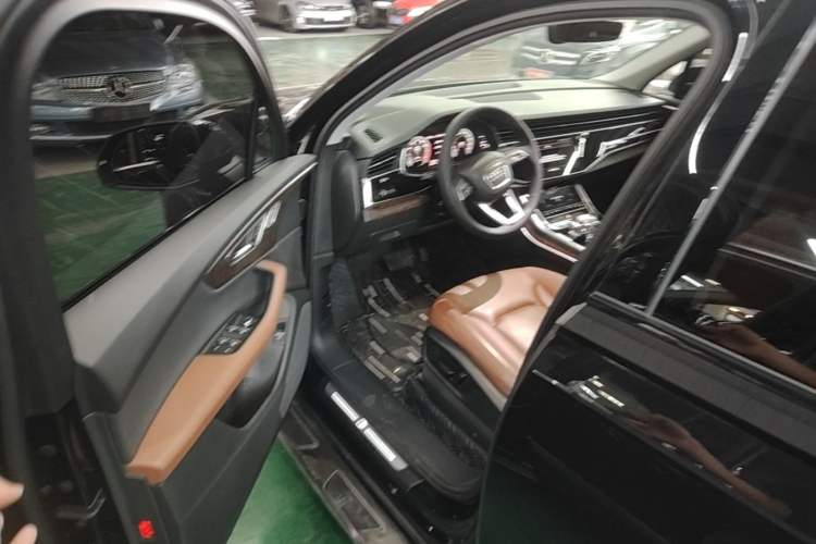 Used Audi Q7 2021 55 TFSI quattro S line Sport model Driver Seat