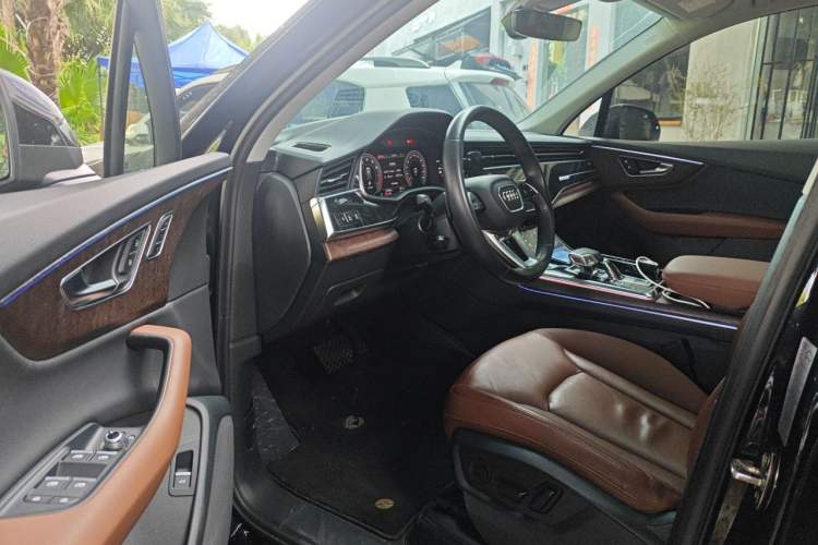 Used Audi Q7 2021 45 TFSI quattro S line Sport model Driver Seat