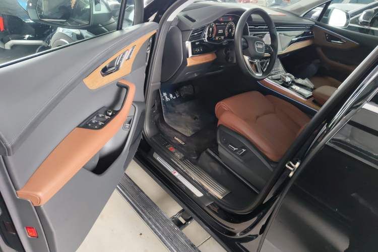 Used Audi Q7 2021 55 TFSI quattro S line Prestige Edition Driver Seat