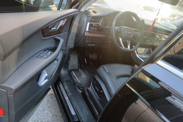 Used Audi Q7 2021 55 TFSI quattro S line Sport model Driver Seat