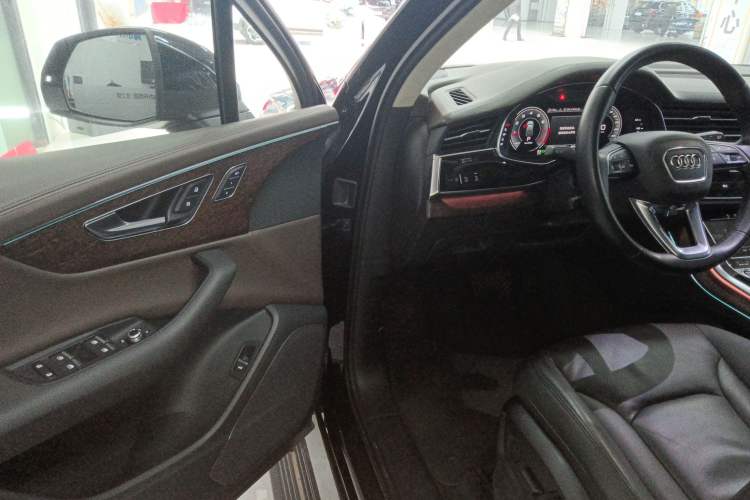 Used Audi Q7 2021 45 TFSI quattro S line Sport model Driver Seat