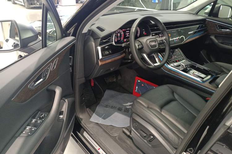 Used Audi Q7 2021 55 TFSI quattro S line Sport model Driver Seat