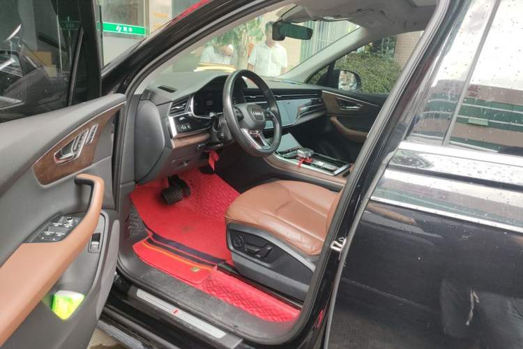Used Audi Q7 2021 45 TFSI quattro S line Sport model Driver Seat