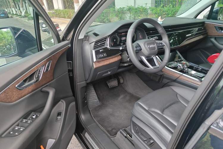 Used Audi Q7 2021 55 TFSI quattro S line Sport model Driver Seat