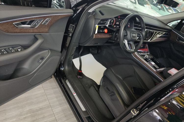 Used Audi Q7 2021 55 TFSI quattro S line Sport model Driver Seat