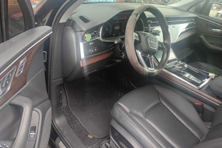 Used Audi Q7 2021 55 TFSI quattro S line Sport model Driver Seat