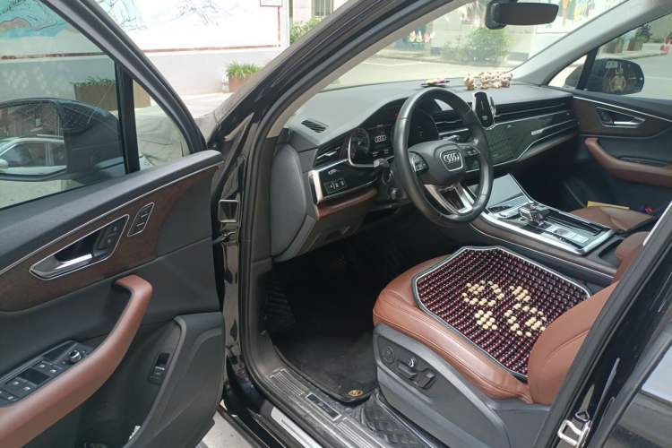 Used Audi Q7 2021 45 TFSI quattro S line Sport model Driver Seat