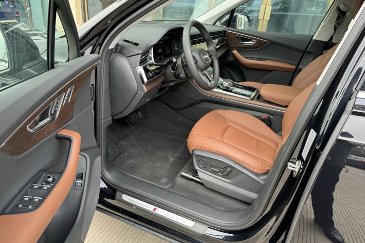 Used Audi Q7 2021 45 TFSI quattro S line Sport model Driver Seat