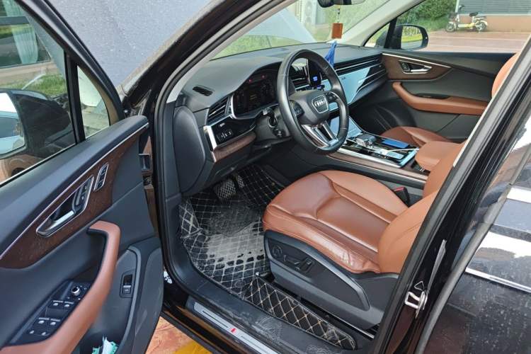 Used Audi Q7 2021 55 TFSI quattro S line Sport model Driver Seat