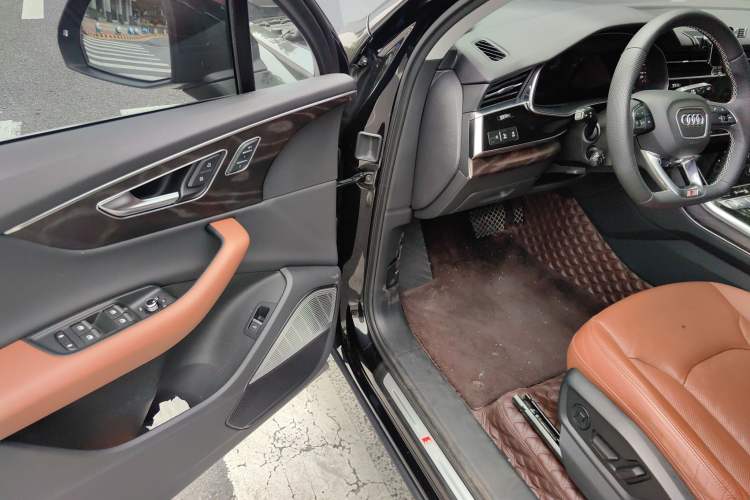 Used Audi Q7 2021 55 TFSI quattro S line Sport model Driver Seat