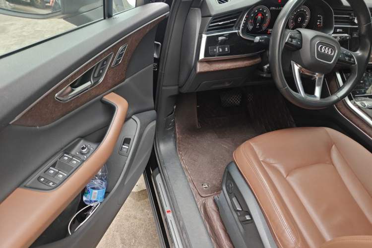 Used Audi Q7 2021 45 TFSI quattro S line Sport model Driver Seat