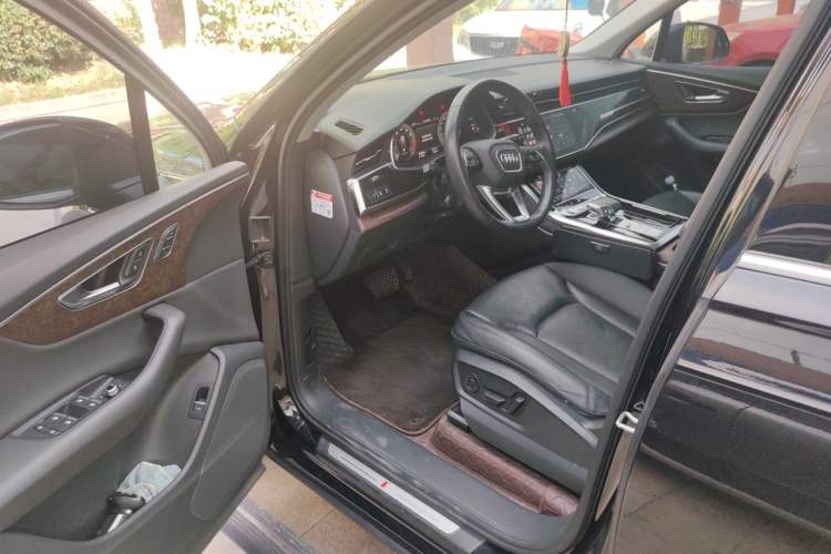 Used Audi Q7 2021 55 TFSI quattro S line Sport model Driver Seat