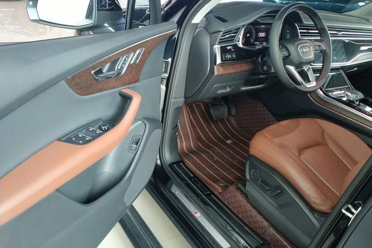 Used Audi Q7 2021 55 TFSI quattro S line Sport model Driver Seat