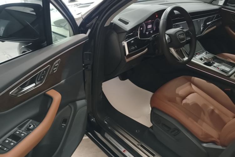 Used Audi Q7 2021 45 TFSI quattro S line Sport model Driver Seat
