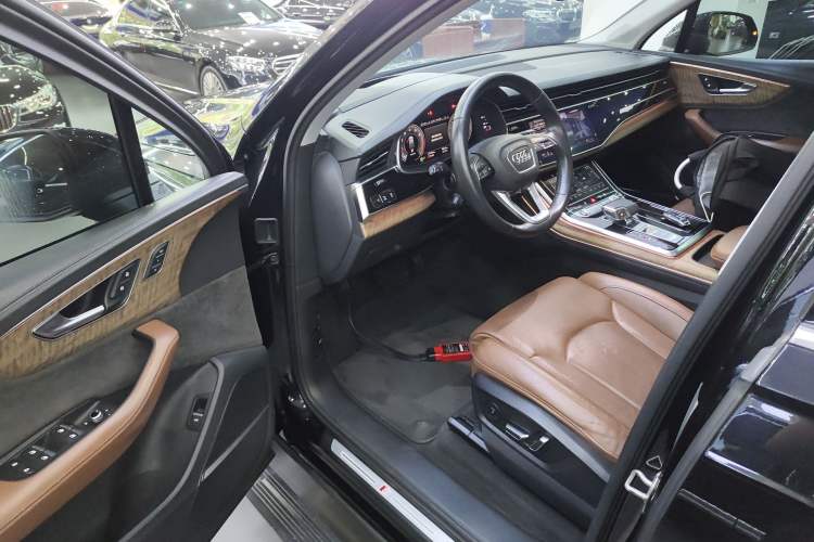 Used Audi Q7 2021 55 TFSI quattro S line Prestige Edition Driver Seat