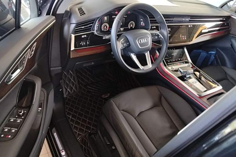 Used Audi Q7 2021 45 TFSI quattro S line Sport model Driver Seat