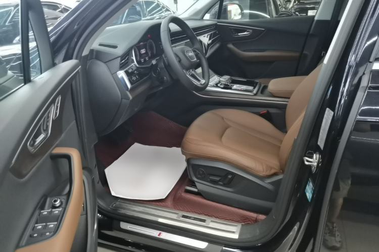 Used Audi Q7 2021 55 TFSI quattro S line Sport model Driver Seat