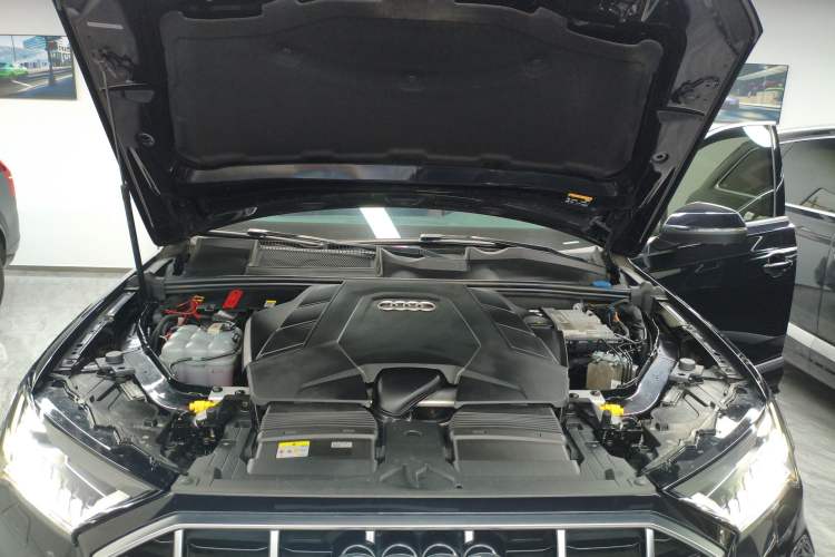 Used Audi Q7 2021 55 TFSI quattro S line Sport model Engine Bay
