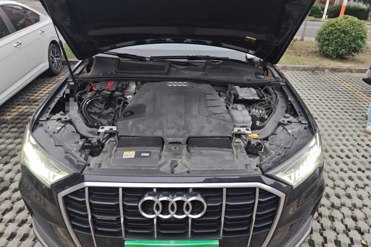 Used Audi Q7 2021 45 TFSI quattro S line Sport model Engine Bay