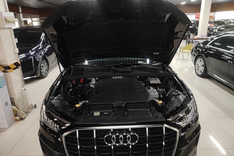 Used Audi Q7 2021 45 TFSI quattro S line Sport model Engine Bay