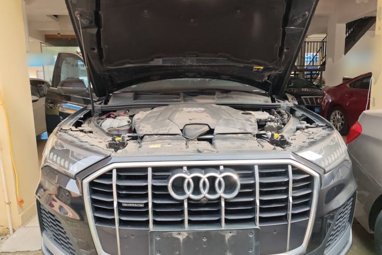Used Audi Q7 2021 55 TFSI quattro S line Sport model Engine Bay
