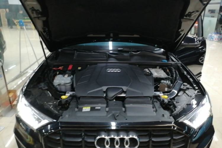 Used Audi Q7 2021 55 TFSI quattro S line Sport model Engine Bay