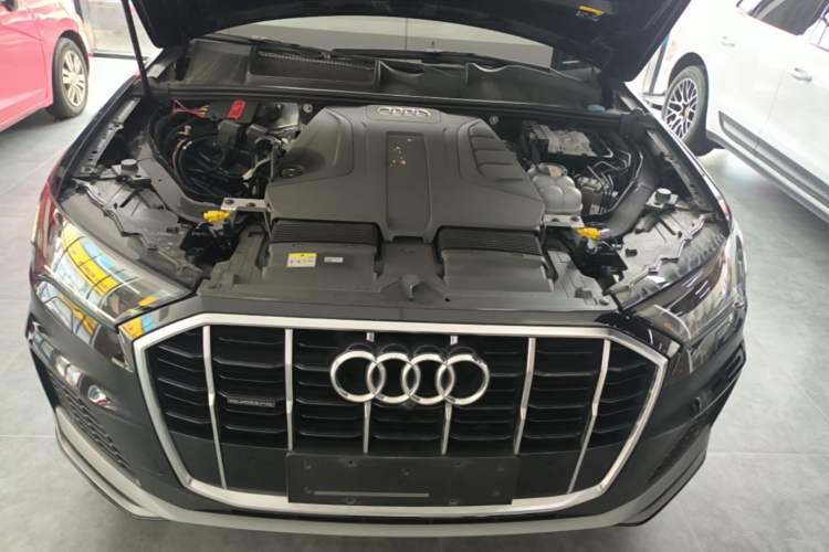 Used Audi Q7 2021 45 TFSI quattro S line Sport model Engine Bay