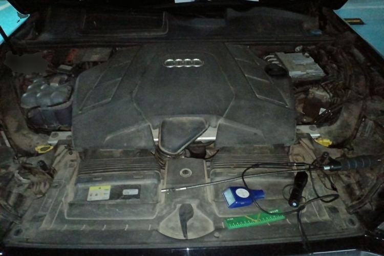 Used Audi Q7 2021 55 TFSI quattro S line Sport model Engine Bay