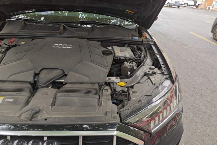 Used Audi Q7 2021 55 TFSI quattro S line Sport model Engine Bay Left