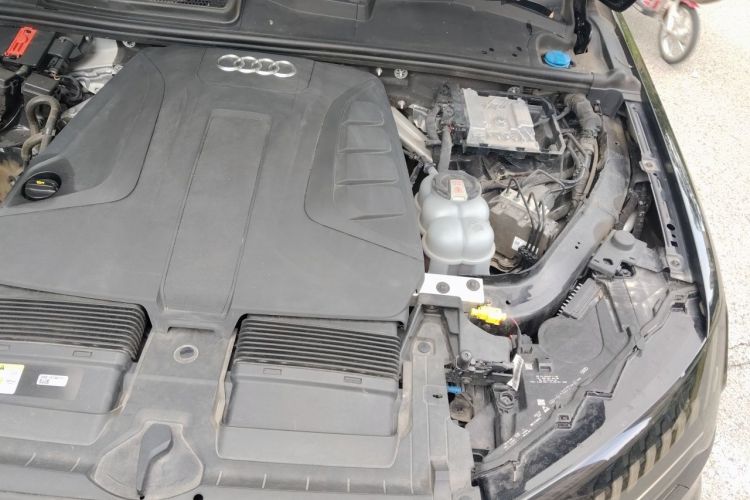 Used Audi Q7 2021 45 TFSI quattro S line Sport model Engine Bay Left