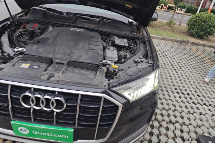 Used Audi Q7 2021 45 TFSI quattro S line Sport model Engine Bay Left
