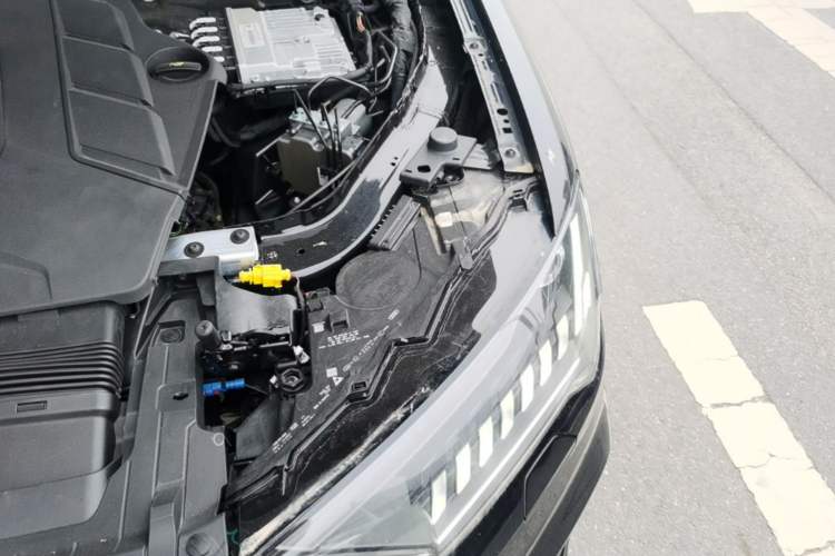 Used Audi Q7 2021 55 TFSI quattro S line Sport model Engine Bay Left