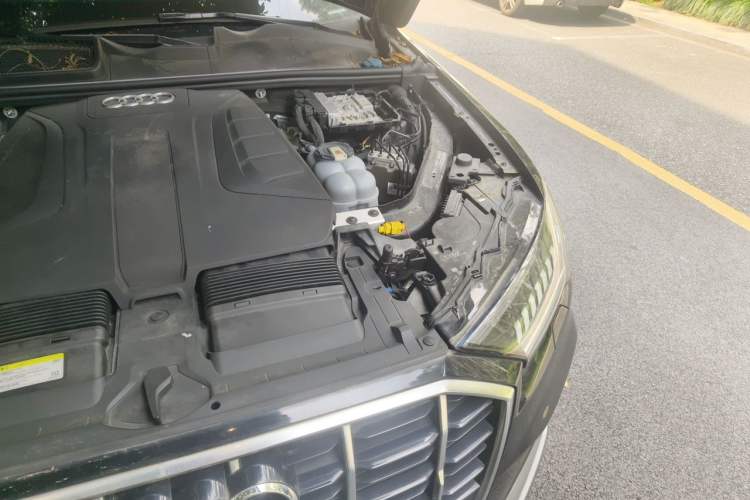 Used Audi Q7 2021 45 TFSI quattro S line Sport model Engine Bay Left