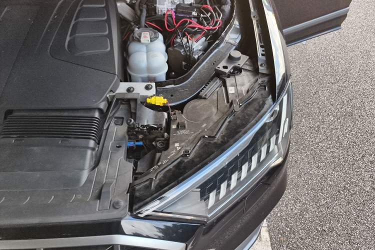 Used Audi Q7 2021 45 TFSI quattro S line Sport model Engine Bay Left