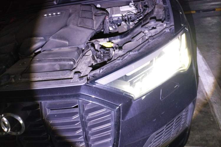 Used Audi Q7 2021 55 TFSI quattro S line Sport model Engine Bay Left