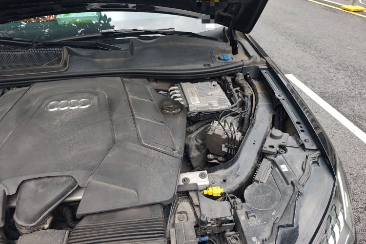 Used Audi Q7 2021 55 TFSI quattro S line Sport model Engine Bay Left