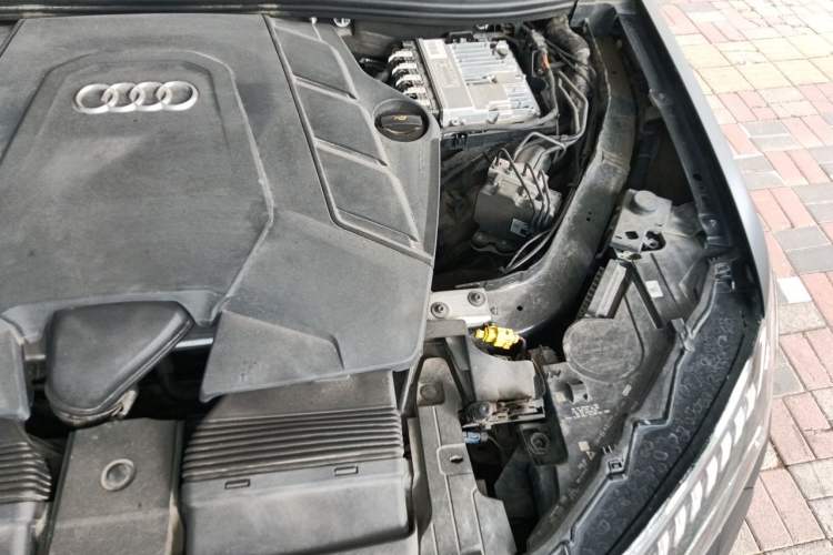 Used Audi Q7 2021 55 TFSI quattro S line Sport model Engine Bay Left