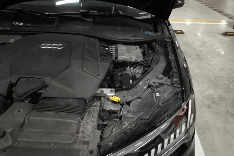 Used Audi Q7 2021 55 TFSI quattro S line Sport model Engine Bay Left