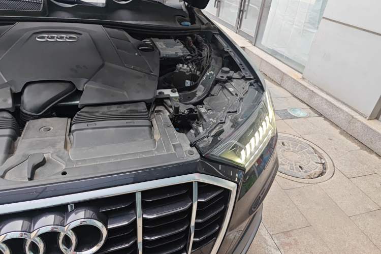 Used Audi Q7 2021 55 TFSI quattro S line Sport model Engine Bay Left
