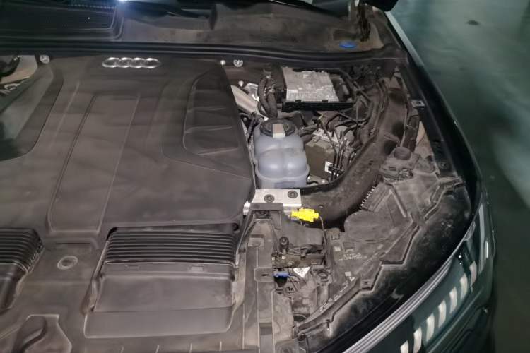Used Audi Q7 2021 45 TFSI quattro S line Sport model Engine Bay Left