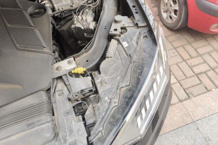 Used Audi Q7 2021 55 TFSI quattro S line Sport model Engine Bay Left