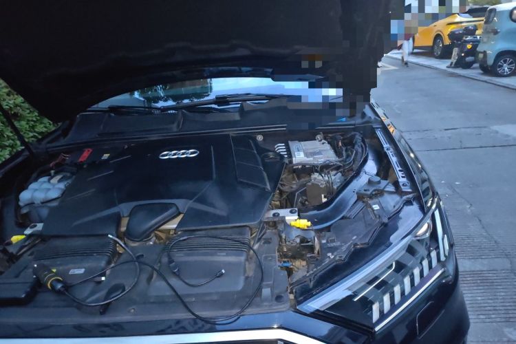 Used Audi Q7 2021 55 TFSI quattro S line Sport model Engine Bay Left
